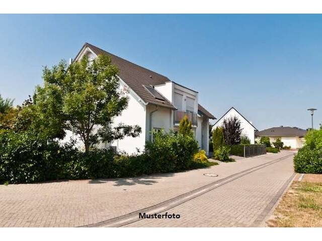 Immobilie in Kienberg - Zweifamilienhaus mit Garage, Wirtschaftsgebäude und Gartenhaus - Bild 0