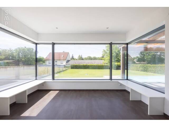 Immobilie in Mistelbach - Architektonisches Meisterwerk im Bezirk Mistelbach: Lichtdurchfluteter Luxus, Pool-Oase & zukunftsweisende Energieautarkie - Bild 3