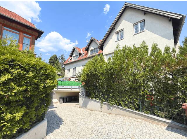 Immobilie in Alland - Helle Dachgeschoßwohnung mit Fernblick und 2 Garagenplätzen - Bild 0