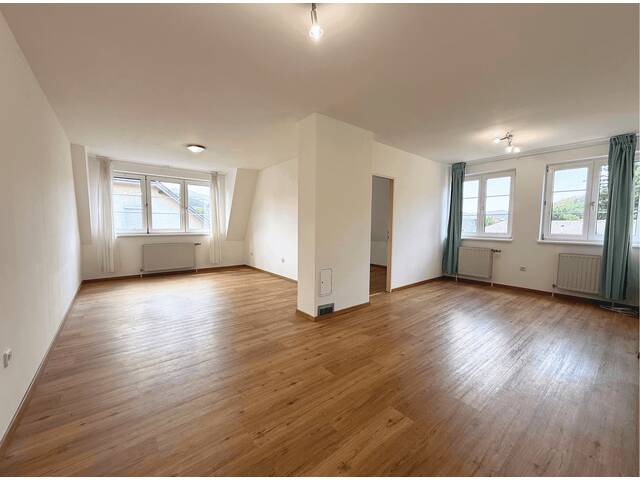 Immobilie in Alland - Helle Dachgeschoßwohnung mit Fernblick und 2 Garagenplätzen - Bild 1