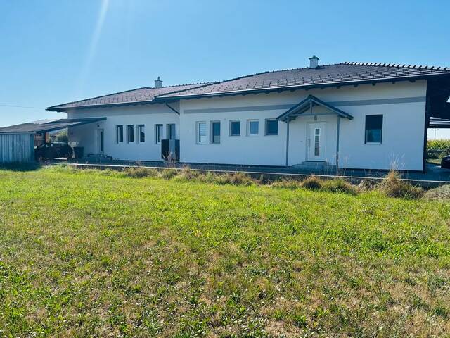 Immobilie in Schalchen - Moderner Generationen-Bungalow mit Wohlfühlgarantie - Bild 0
