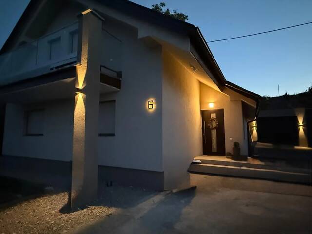 Immobilie in Burgkirchen - Provisionsfreies, kernsaniertes Einfamilienhaus mit 980 m² Grundstück und Wärmepumpe - Bild 2