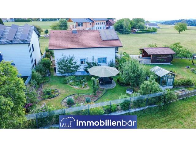Immobilie in Neukirchen am Walde - Idyllisches Einfamilienhaus mit weitläufigem Garten - Bild 0