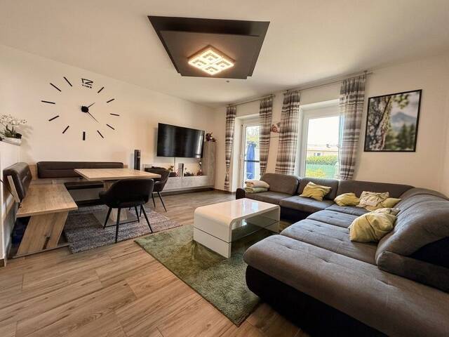 Immobilie in Ebenthal - 3-Zimmer-Wohnung mit Outdoor-Paradies - Terrasse, Garten und Pool! - Bild 1
