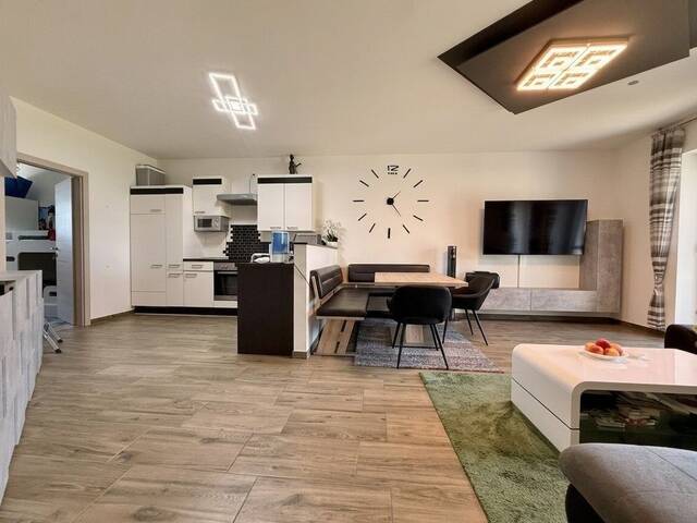 Immobilie in Ebenthal - 3-Zimmer-Wohnung mit Outdoor-Paradies - Terrasse, Garten und Pool! - Bild 2