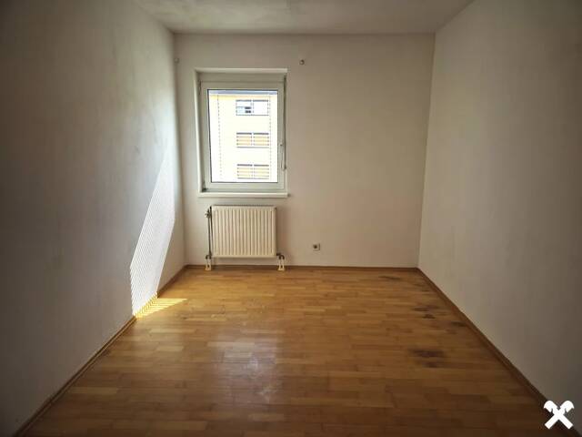Immobilie in Stockerau - 3 ZIMMER WOHNUNG MIT LOGGIA UND KFZ-ABSTELLPLATZ - Bild 2