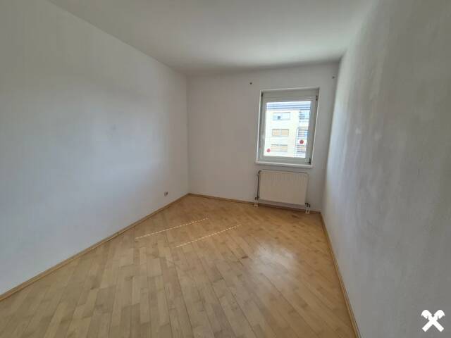 Immobilie in Stockerau - 3 ZIMMER WOHNUNG MIT LOGGIA UND KFZ-ABSTELLPLATZ - Bild 3