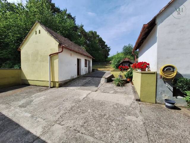 Immobilie in Schwarzenbach - Platz für die ganze Familie - Großzügiges Familiendomizil in Ruhelage - 2 Wohneinheiten möglich - Bild 4