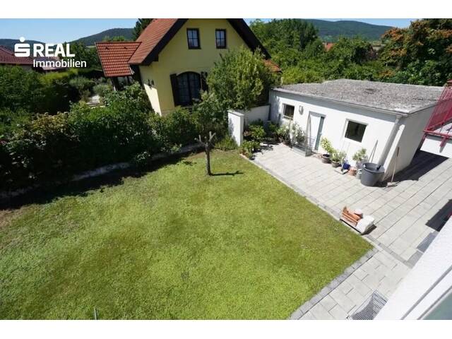 Immobilie in Pfaffstätten - Familienidylle in Pfaffstätten - Geräumiges Einfamilienhaus mit Wohnkeller, Büro, Doppelgarage und Garten mit Pool - Bild 1