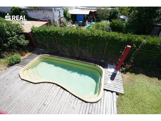 Immobilie in Pfaffstätten - Familienidylle in Pfaffstätten - Geräumiges Einfamilienhaus mit Wohnkeller, Büro, Doppelgarage und Garten mit Pool - Bild 2