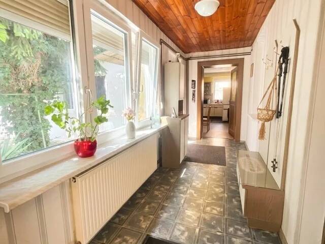 Immobilie in Unterretzbach - Wohnen mit Privatsphäre: Bauernhaus mit uneinsehbarem Innenhof, großem Maschinenschuppen und vielseitigen Nebengebäuden - Bild 4