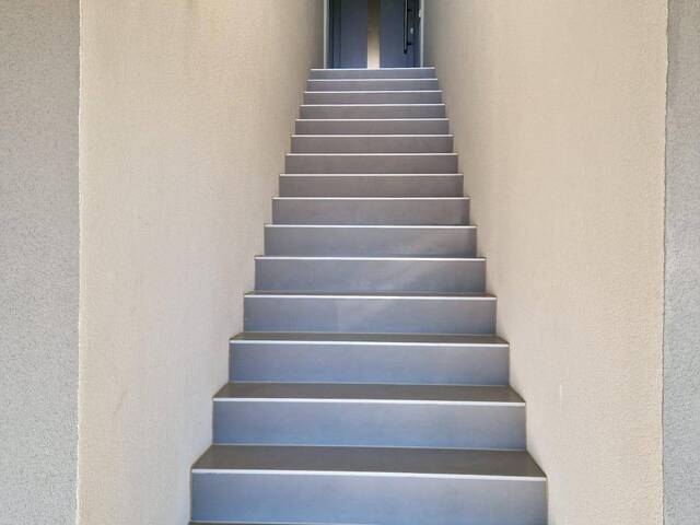 Immobilie in Weiz - Fernsicht über Weiz! Penthouse-Maisonette mit 83 m² Dachterrasse und 270 m² Garten! In Sackgassenlage! - Bild 1