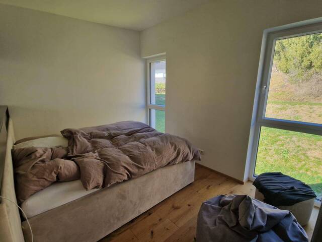 Immobilie in Weiz - Fernsicht über Weiz! Penthouse-Maisonette mit 83 m² Dachterrasse und 270 m² Garten! In Sackgassenlage! - Bild 3