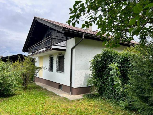 Immobilie in Rosegg - PRIVATVERKAUF IN ROSEGG – Einfamilienhaus mit großem Grundstück, Tierparkblick & bereits genehmigtem Umbauprojekt - Bild 0