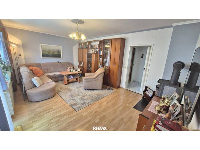 Immobilie in Bad Aussee - Bad Aussee: Ein,- Zweifamilienhaus mit 2 Balkonen, Terrasse, 3 Garagen, Gartenhütte - Bild 4