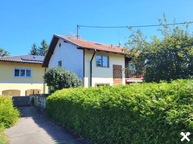 Immobilie in Obernberg am Inn - Ruhig gelegenes Wohnhaus in Siedlungslage mit viel Platz und Potenzial - Bild 0