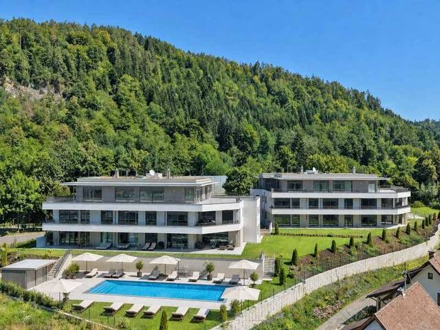 Immobilie in Pörtschach am Wörther See - Seeblick-Gartenwohnung mit Infinity-Pool am Wörthersee - Bild 0