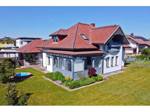 Immobilie in Ebenthal - Gepflegte Landhaus-Villa mit Garagengebäude, Carport und schönem Grundstück in Ebenthal bei Klagenfurt - Bild 0