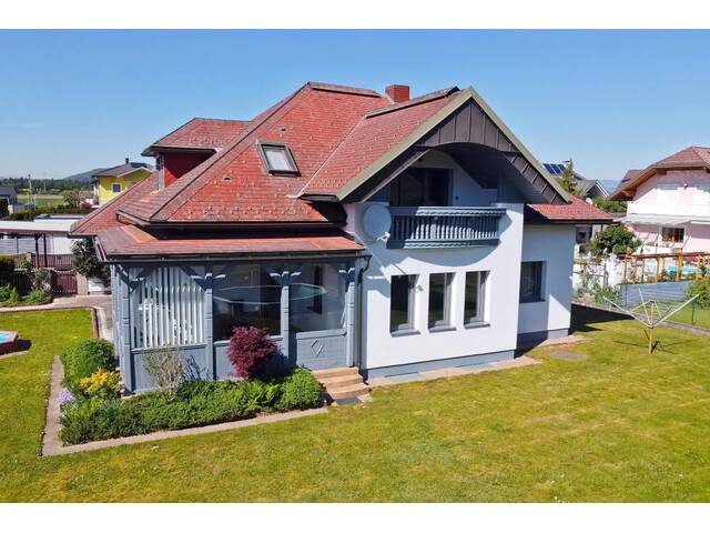 Immobilie in Ebenthal - Gepflegte Landhaus-Villa mit Garagengebäude, Carport und schönem Grundstück in Ebenthal bei Klagenfurt - Bild 2