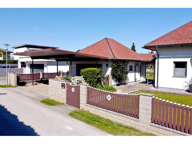 Immobilie in Ebenthal - Gepflegte Landhaus-Villa mit Garagengebäude, Carport und schönem Grundstück in Ebenthal bei Klagenfurt - Bild 3