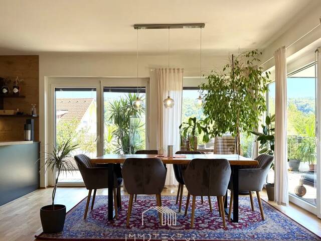 Immobilie in Riederhof - RUHELAGE: Exklusive 5-Zimmer-Wohnung mit Panoramablick, Balkon, zwei Stellplätzen und E-Ladestation in ruhiger Grünlage - Bild 3