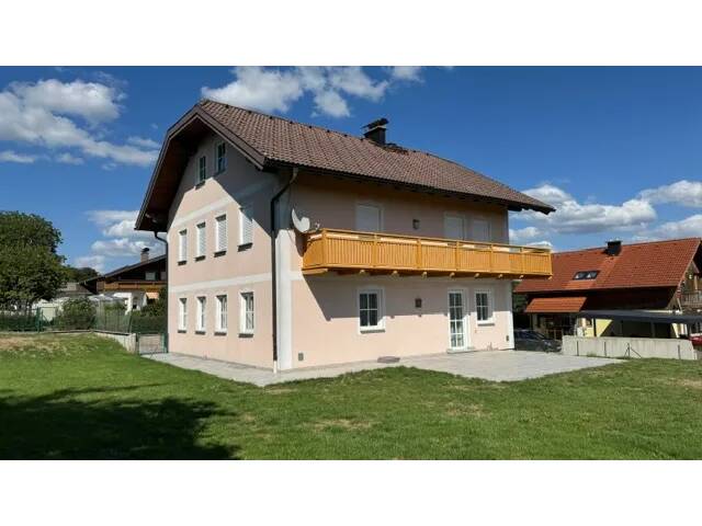 Immobilie in Palting - Gepflegtes Ein-/Zweifamilienhaus mit gr. Garten in Palting bei Mattsee! - Bild 0