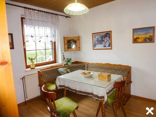 Immobilie in Breitenbrunn - Viel Nutzfläche - Einfamilienhaus mit ehemaligem Heurigen im Keller ! - Bild 2