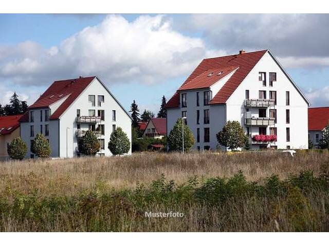 Immobilie in Gloggnitz - Gemischt genutzte Liegenschaft mit Geschäftslokal, mehreren Wohnungen und zusätzlichem Wohnhaus - Bild 0
