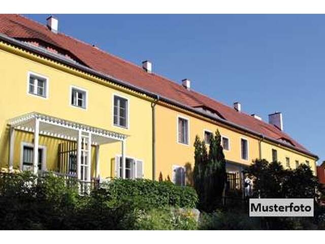 Immobilie in Poysdorf - Wohnhaus mit erweitertem Wohnbereich und Terrasse - Bild 0