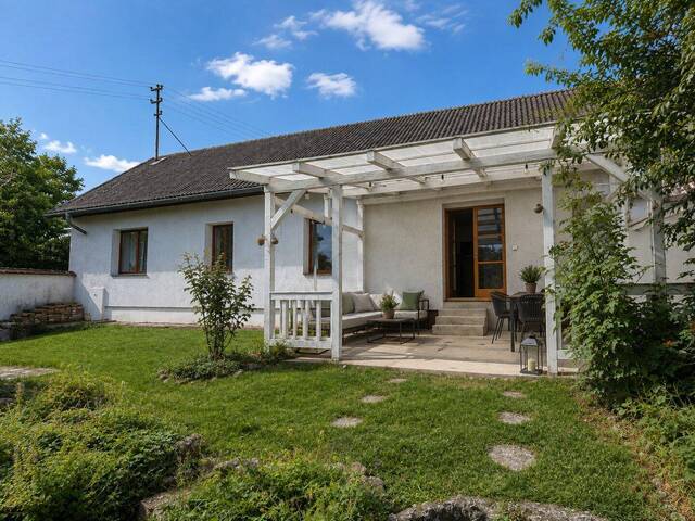 Immobilie in Stillfried - Landhausstil | uneinsehbarer Innenhof u. überdachte Pergola | romantischer Garten | Schwedenofen | freistehende Badewanne - Bild 1