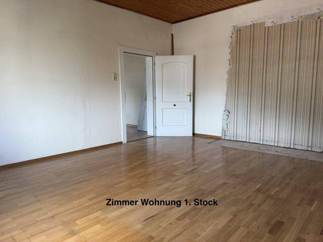 Immobilie in Gloggnitz - Paket bestehend aus 2 Wohnungen + Souterrainräumlichkeiten + Nebenräume (ca. 177m² Nutzfläche) und 141m² Eigengarten - sanierungsbedürftig - Bild 3