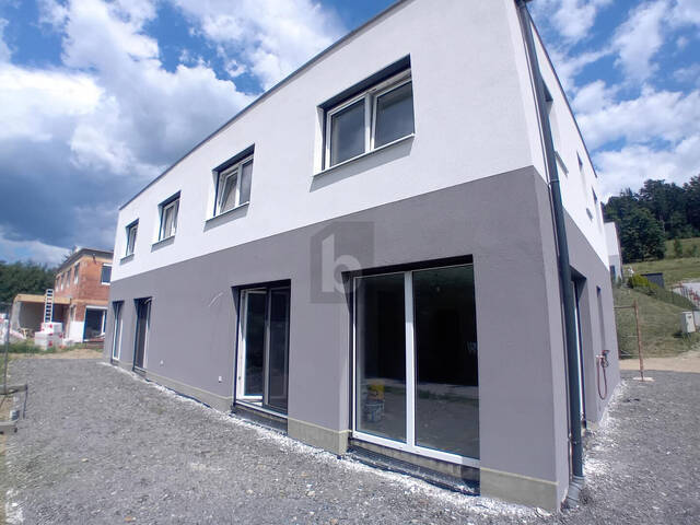 Immobilie in Nestelbach bei Graz - MODERNES DOPPELHAUS IN RUHIGER SONNENLAGE MIT PV-ANLAGE UND CARPORT - Bild 0