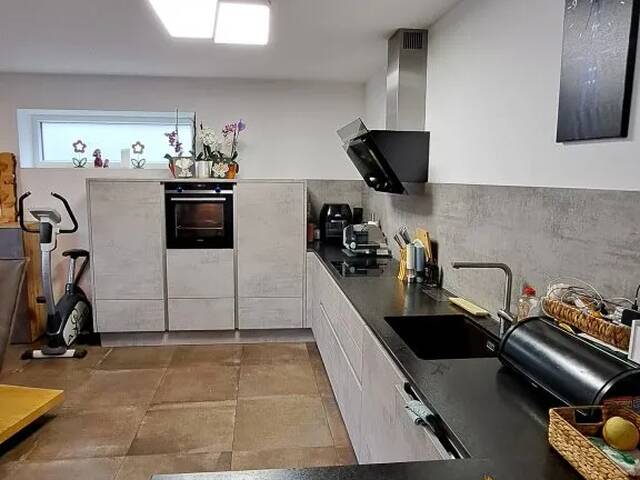 Immobilie in Bruck an der Großglocknerstraße - Traumhafte 3-Zimmer-Gartenwohnung mit Südterrasse, Privatgarten & 3 PKW-Freistellplätzen im Herzen von Bruck - Bild 4