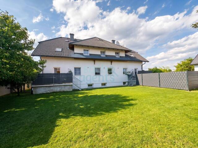 Immobilie in Naarn im Machlande - Modernes Mehrfamilienhaus mit 3 Wohneinheiten und großem Garten - Bild 0