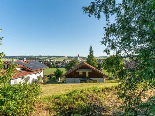 Immobilie in Straßwalchen - NEST mit AUSSICHT | Großzügiges Hanggrundstück mit Bestand | Irrsdorf - Bild 1