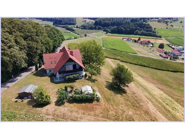 Immobilie in Feldbach - Sensationeller Ausblick und Ruhepol. Wohnhaus mit 2 Wohneinheiten, großer Garten, Garagen, Feldbach. - Bild 1