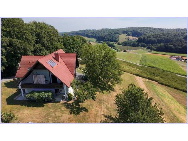 Immobilie in Feldbach - Sensationeller Ausblick und Ruhepol. Wohnhaus mit 2 Wohneinheiten, großer Garten, Garagen, Feldbach. - Bild 4