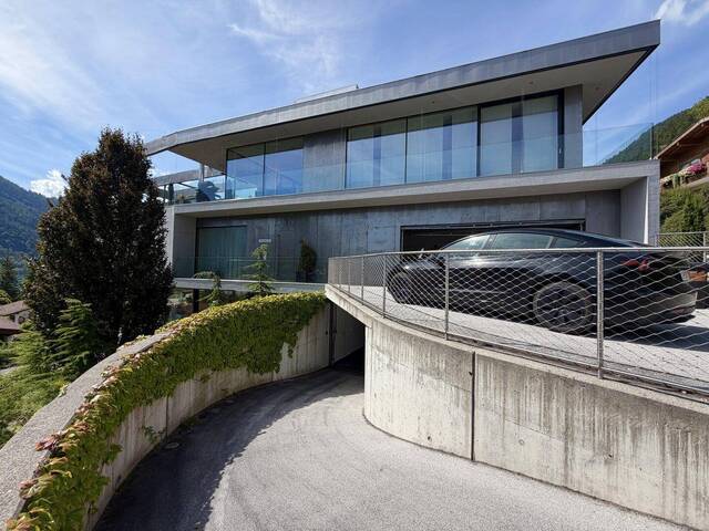 Immobilie in Maurach - Achensee: Luxuswohnung in der Architektenvilla der Superlative – Top W1 mit Seeblick, ca. 135 m² Wohnfläche, ca. 160 m² Privatgarten, ca. 25,18 m² Balkon & 2 Tiefgaragenstellplätze inklusive - Bild 3