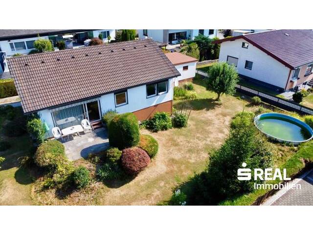 Immobilie in Timelkam - Dornröschen lässt grüßen - unbewohnter Bungalow möchte wachgeküsst werden. - Bild 0