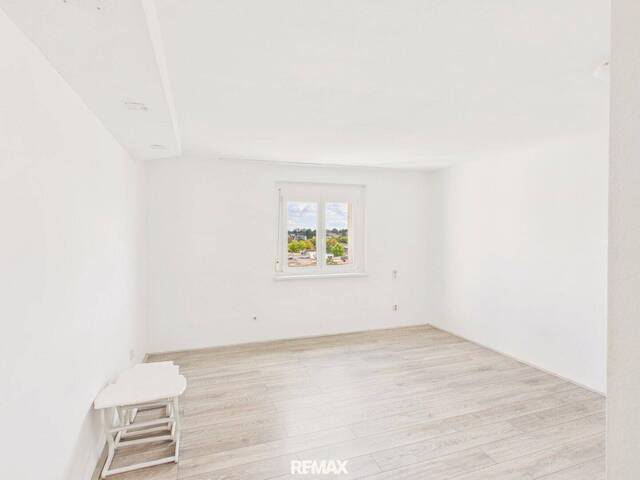 Immobilie in Schwechat - 2,5 Zimmer - TOP-Aussicht über Schwechat - Bild 2