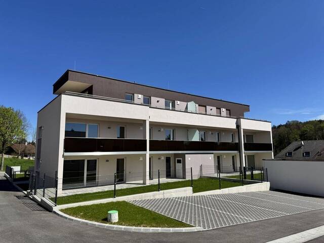 Immobilie in Amstetten - INSOLVENZVERKAUF IM ANGEBOTSVERFAHREN3-Zimmer-Gartenwohnung Top 1/2 in Amstetten - Bild 0