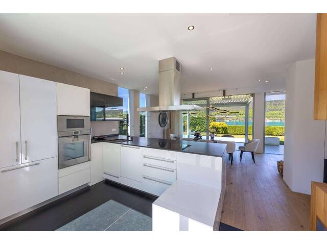 Immobilie in Auen - Moderne Beachfront-Villa in einzigartiger Lage am Wörthersee mit spektakulärem Blick - Bild 0