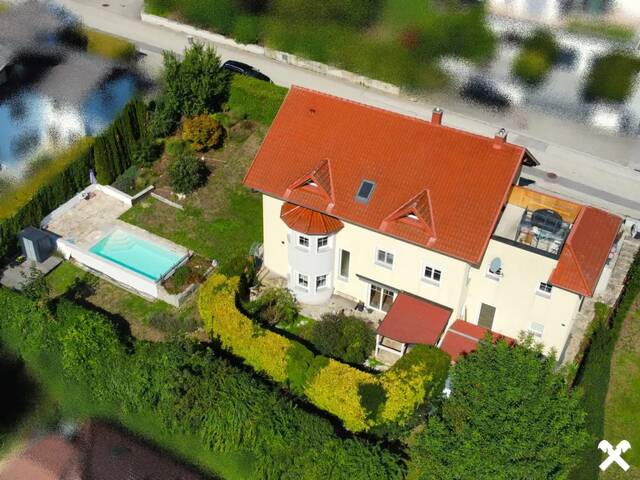 Immobilie in Grieskirchen - Wohnen über Grieskirchen - 320m² Zweifamilienhaus mit Pool & Dachterrasse - Bild 0