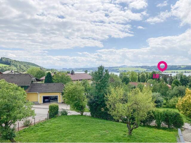 Immobilie in Mattsee - Mattsee: Exklusiver Erstbezug mit Panorama-Seeblick und privatem Garten - Bild 1