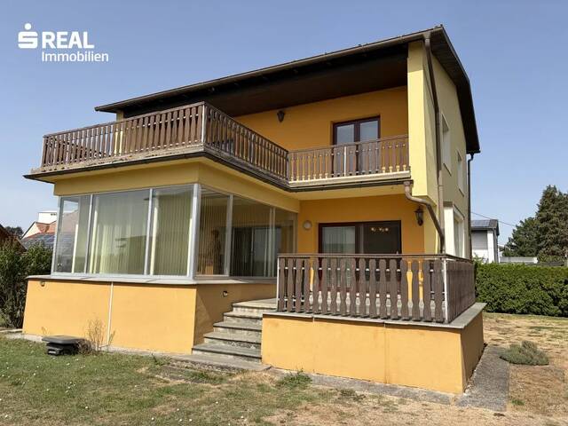 Immobilie in Poysdorf - Großzügiges 6-Zi-Haus mit Garten, 2 Terrassen & Garage in Poysdorf - Bild 1