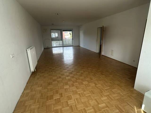 Immobilie in Vöcklamarkt - Großzügige 4-Zimmer-Wohnung mit Loggia und 2 KFZ-Stellplätze - Bild 1