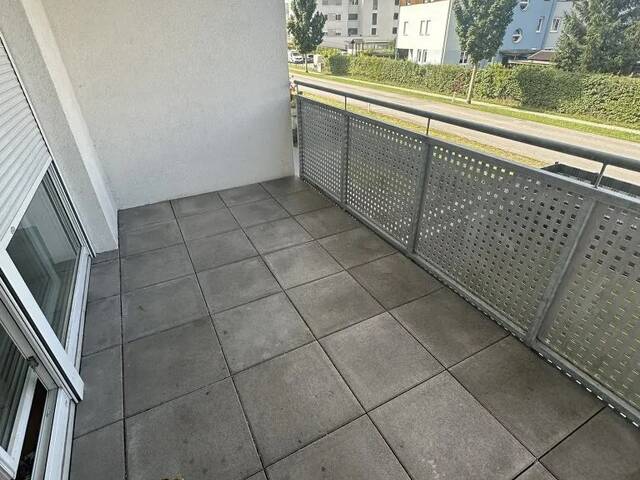 Immobilie in Vöcklamarkt - Großzügige 4-Zimmer-Wohnung mit Loggia und 2 KFZ-Stellplätze - Bild 3
