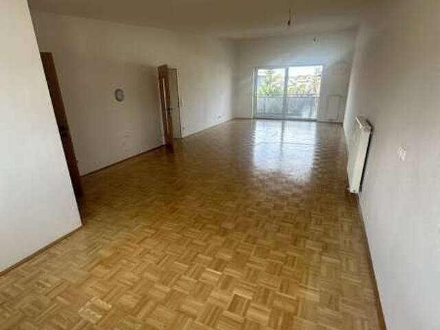 Immobilie in Vöcklamarkt - Großzügige 4-Zimmer-Wohnung mit Loggia und 2 KFZ-Stellplätze - Bild 1