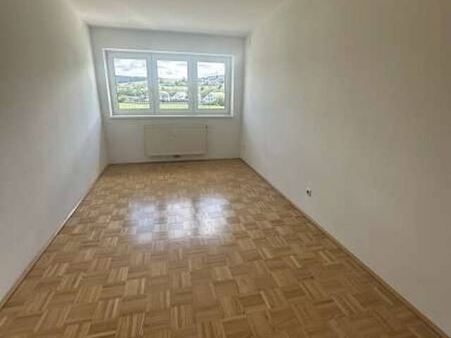 Immobilie in Vöcklamarkt - Großzügige 4-Zimmer-Wohnung mit Loggia und 2 KFZ-Stellplätze - Bild 3