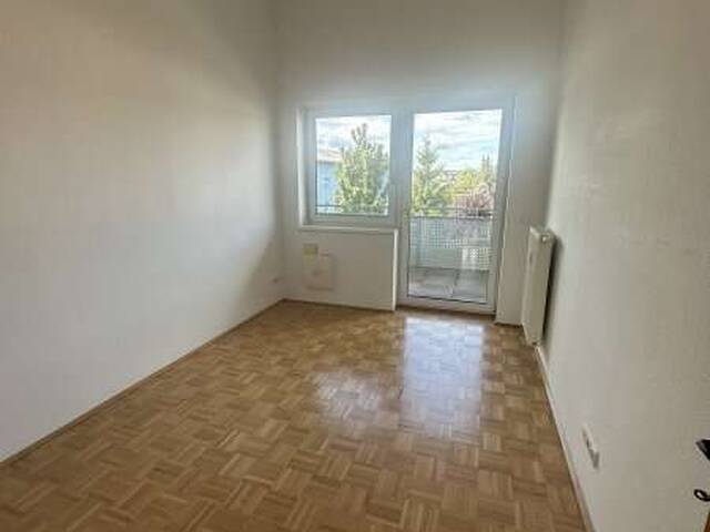 Immobilie in Vöcklamarkt - Großzügige 4-Zimmer-Wohnung mit Loggia und 2 KFZ-Stellplätze - Bild 4